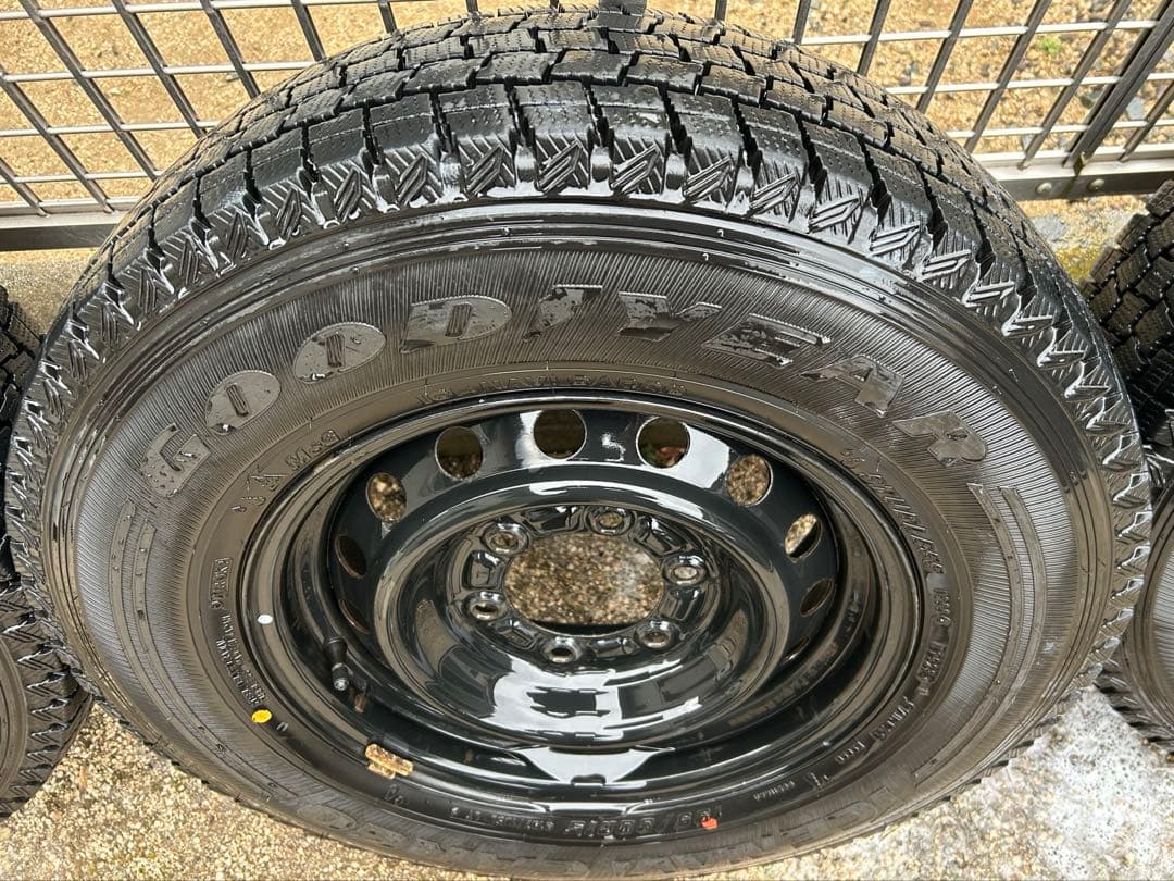 【送料込】スタッドレス ハイエース用 状態良好15インチ ホイール付4本セット！
