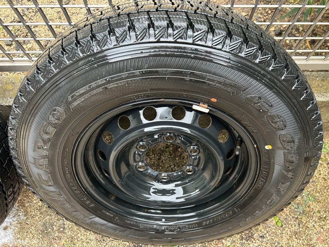 【送料込】スタッドレス ハイエース用 状態良好15インチ ホイール付4本セット！
