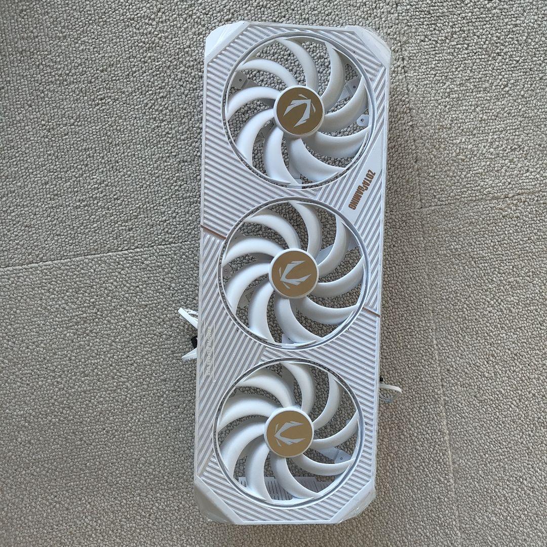 RTX 5090 ジャンク ZOTAC 白色 基盤付き!GPUコア/VRAM無し