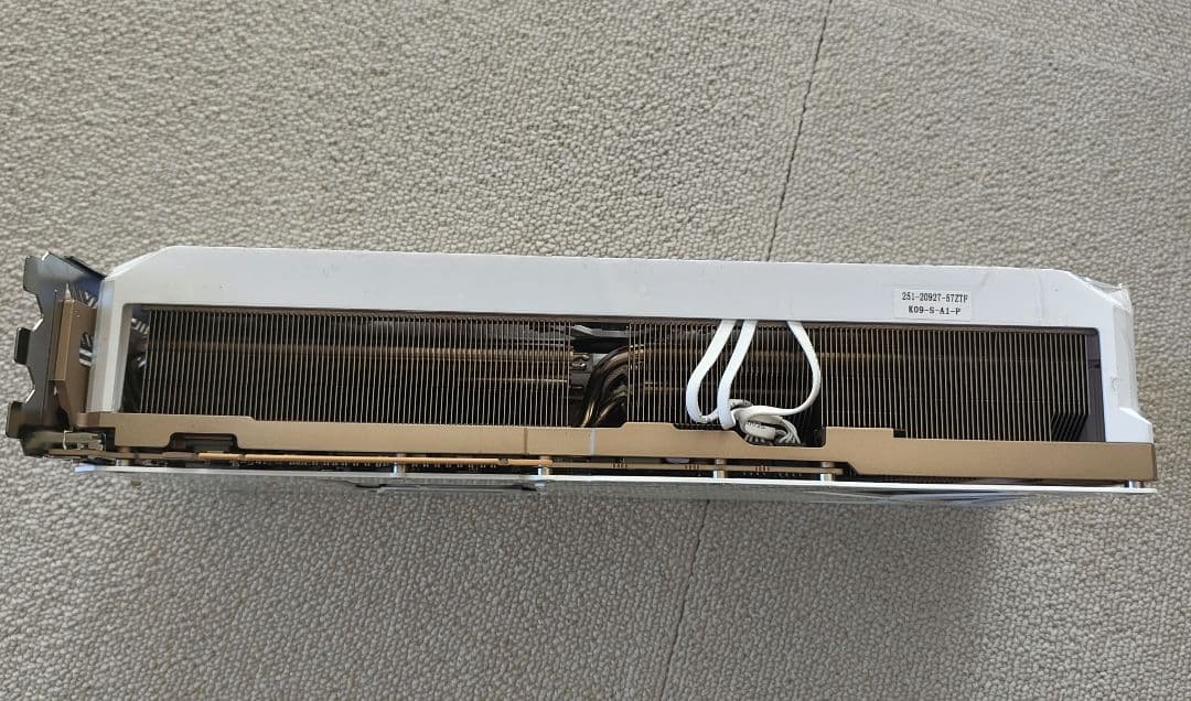 RTX 5090 ジャンク ZOTAC 白色 基盤付き!GPUコア/VRAM無し
