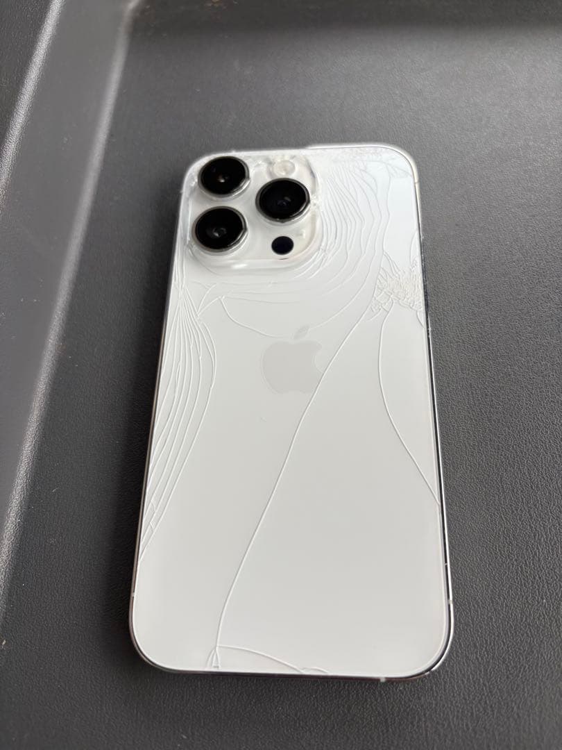 iPhone14Pro ホワイト 背面割れあり