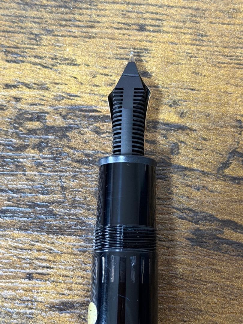 未使用に近い　149 14C 2段エボナイトペン芯　バイカラー　万年筆　F