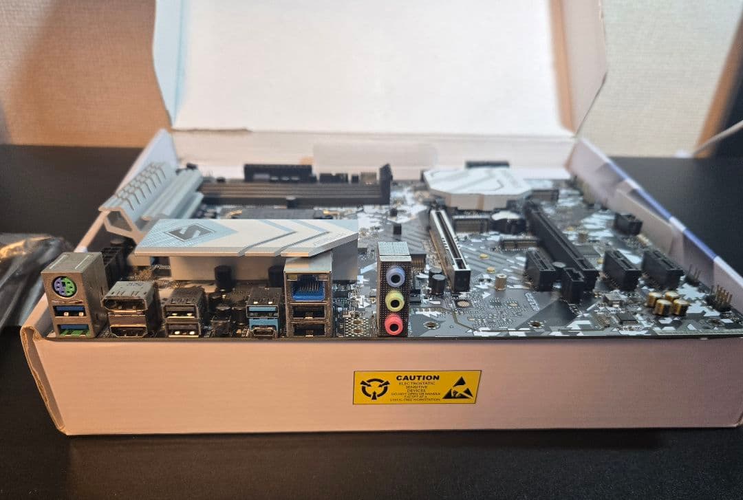 マザーボード ASRock H670 Steel Legend Intel LGA1700