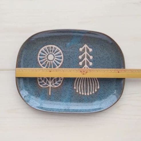 新品　瀬戸焼　花と葉 ナデ角中皿 16cmサイズ 青