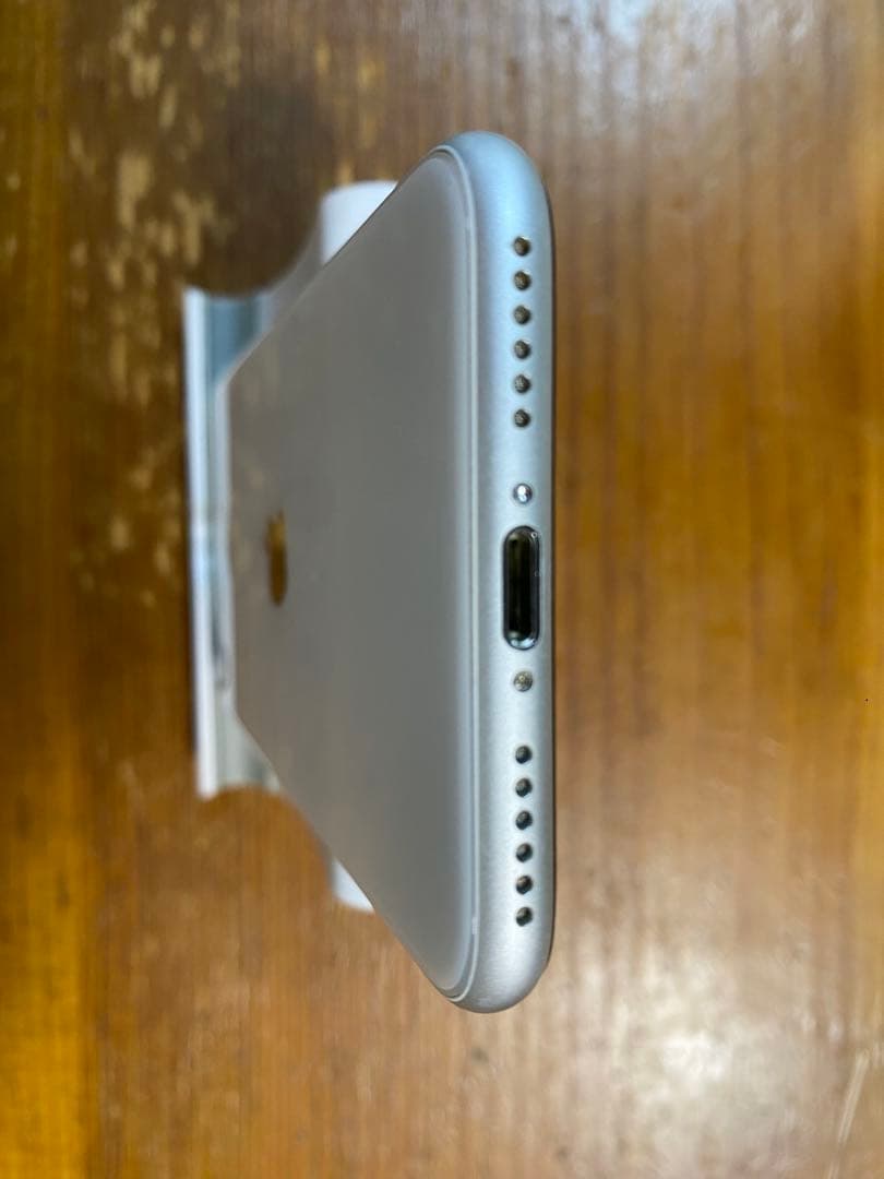 iPhone SE（第二世代） ホワイト 64GB SIMフリー