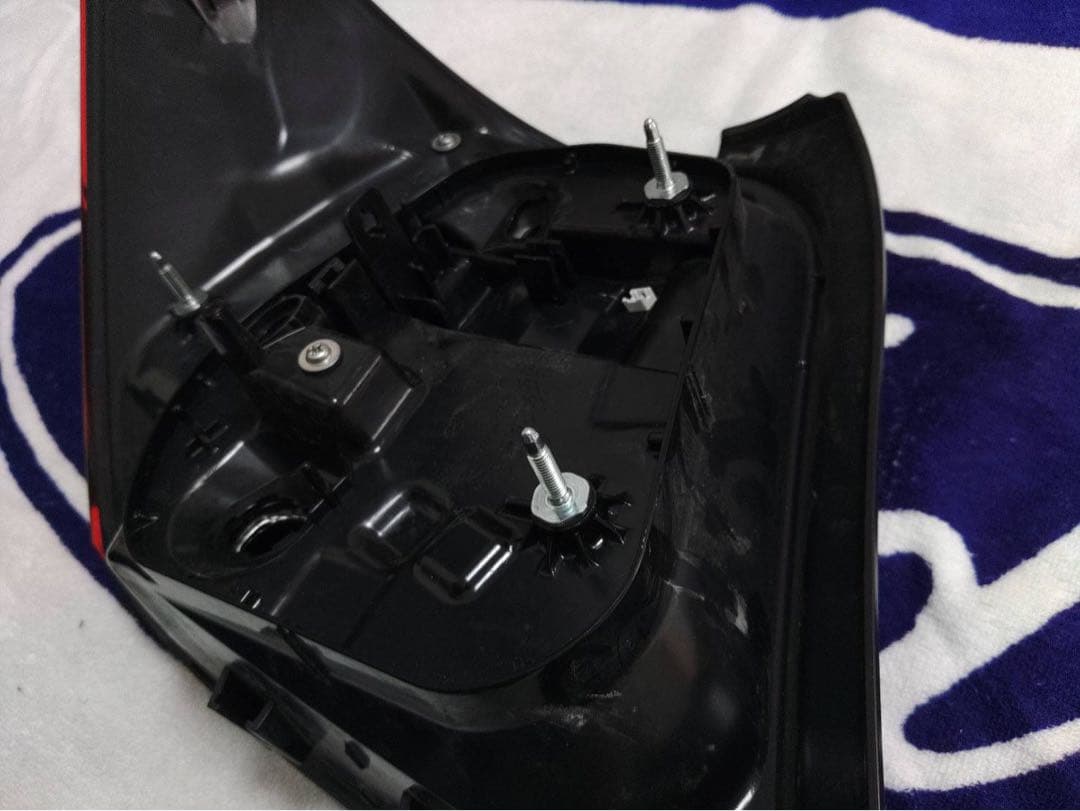 カローラ　アクシオ　WXB NZE161 右　テールライト