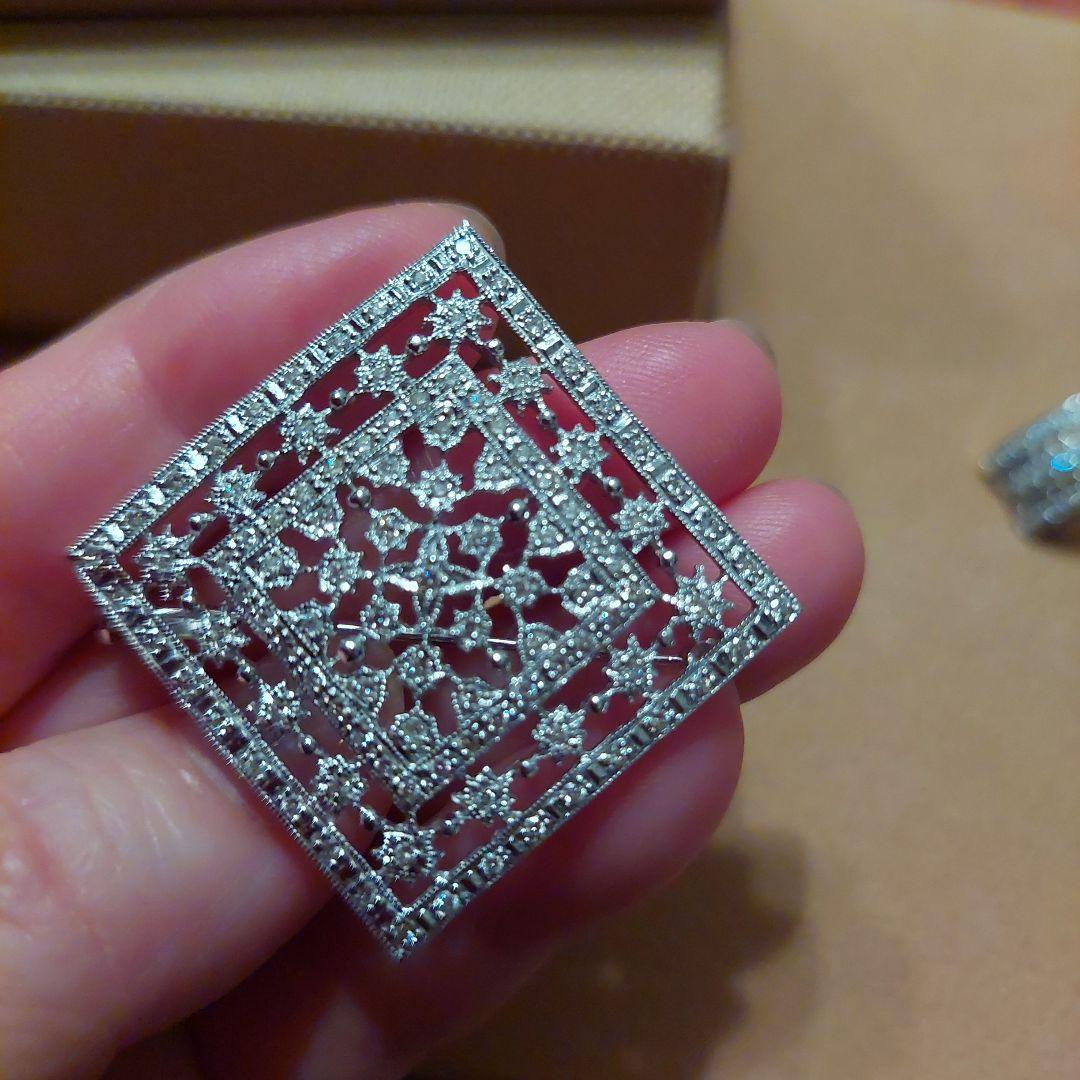 お値下げ依頼品足立宝石店k18wgダイヤブローチ0.84&イヤリング0.41