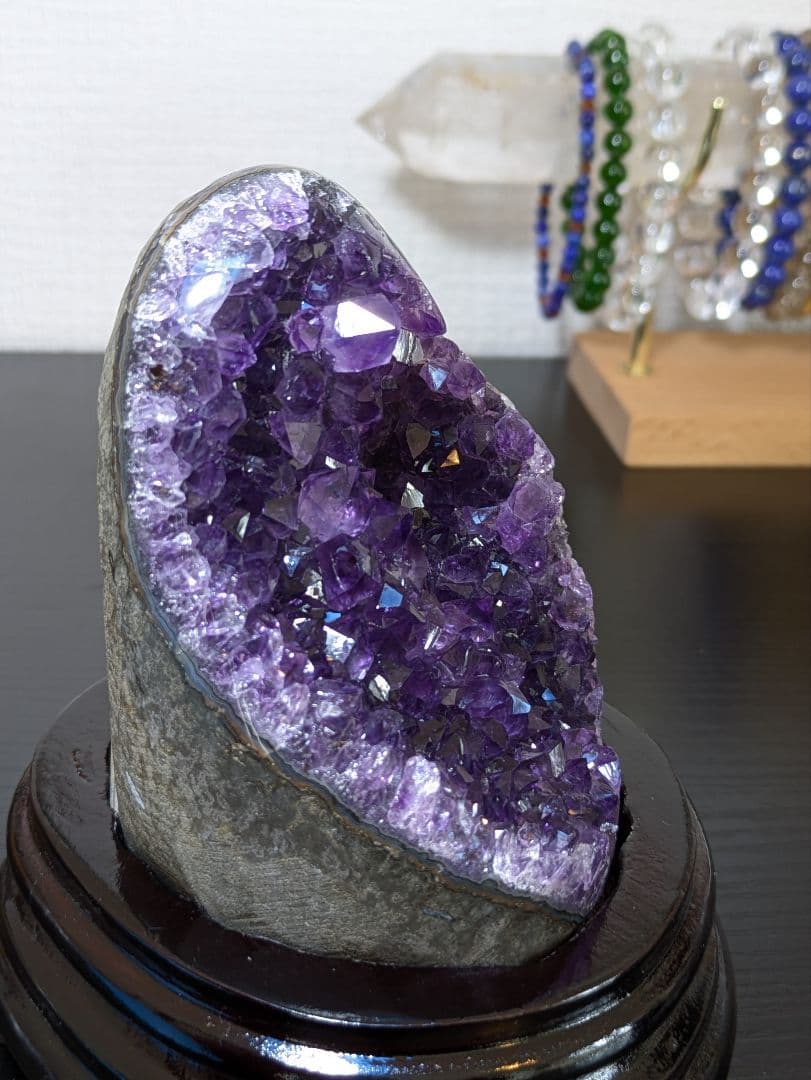 セール延長✨ 濃色高品質✨ ウルグアイ産 アメジストクラスター 木製台座付き✨