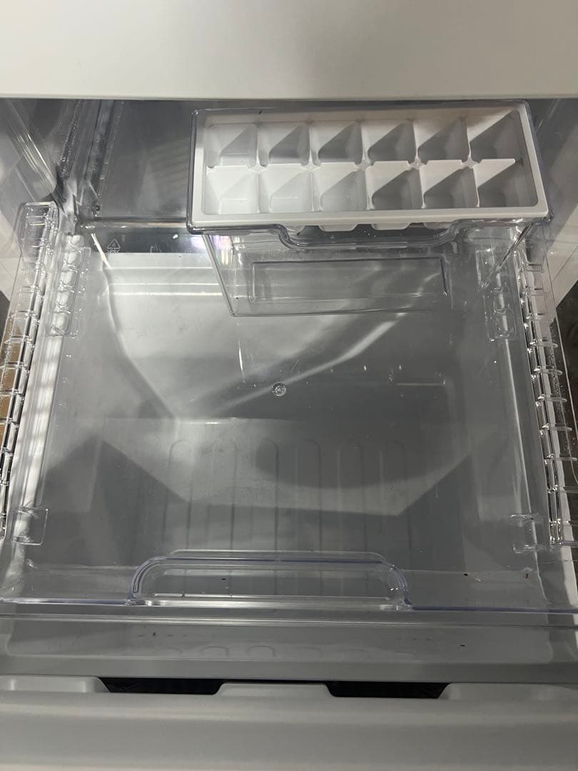 SHARP　ノンフロン冷凍冷蔵庫　SJ-D18J-W　2023年製