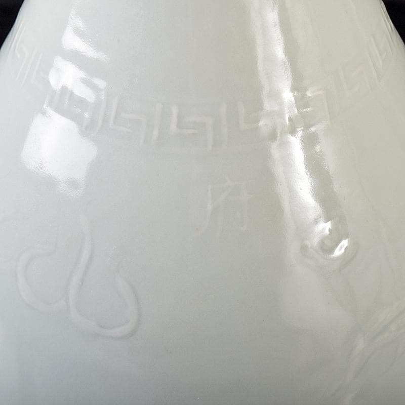 中国　影青　青白磁　陽刻　雲龍文　蒜口瓶　高さ約31㎝　M　R7918B