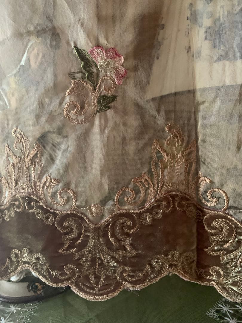 フランスアンティーク　オリジナルプロガントデットストック品のレースのカーテン！