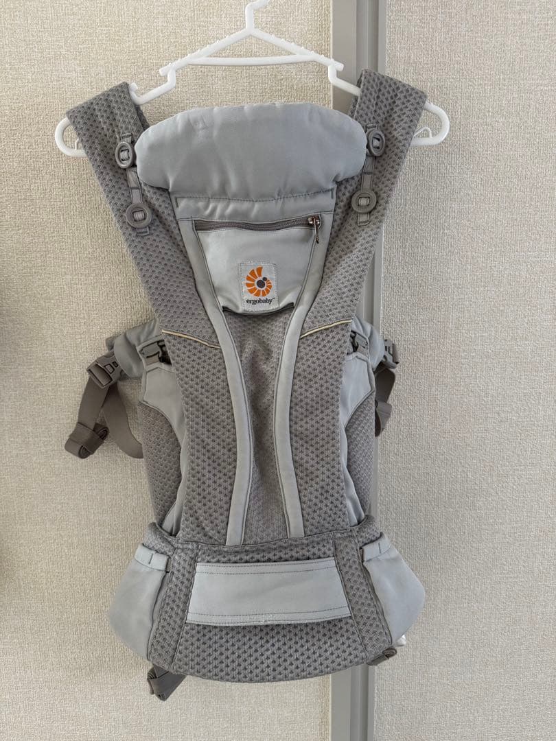 限定価格 エルゴベビー　オムニブリーズ　グレー　抱っこ紐　収納ポーチ付き