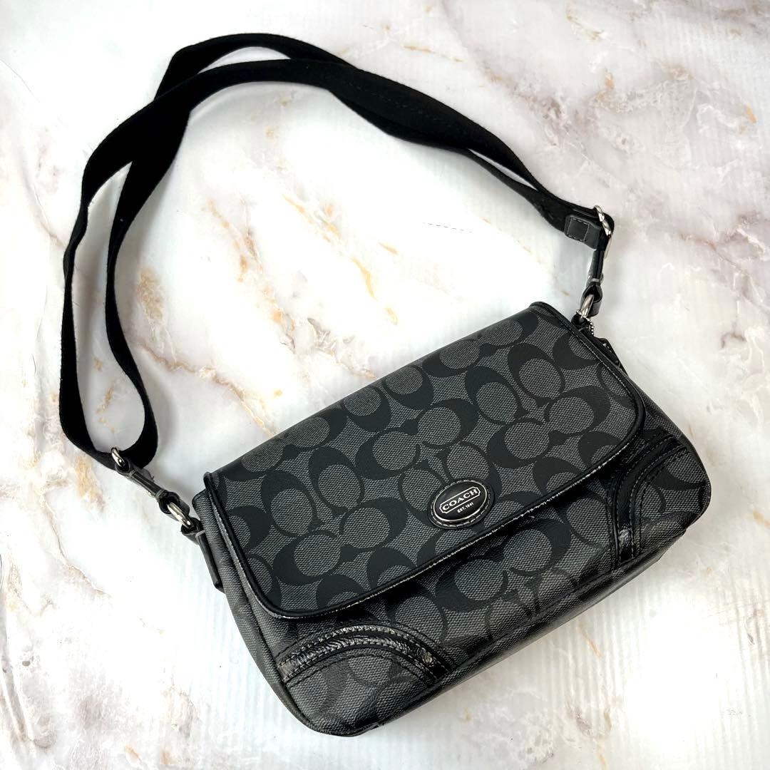 【未使用級】COACH ペイトン シグネチャー メッセンジャー ショルダーバッグ
