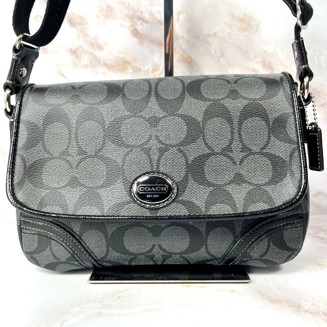 【未使用級】COACH ペイトン シグネチャー メッセンジャー ショルダーバッグ