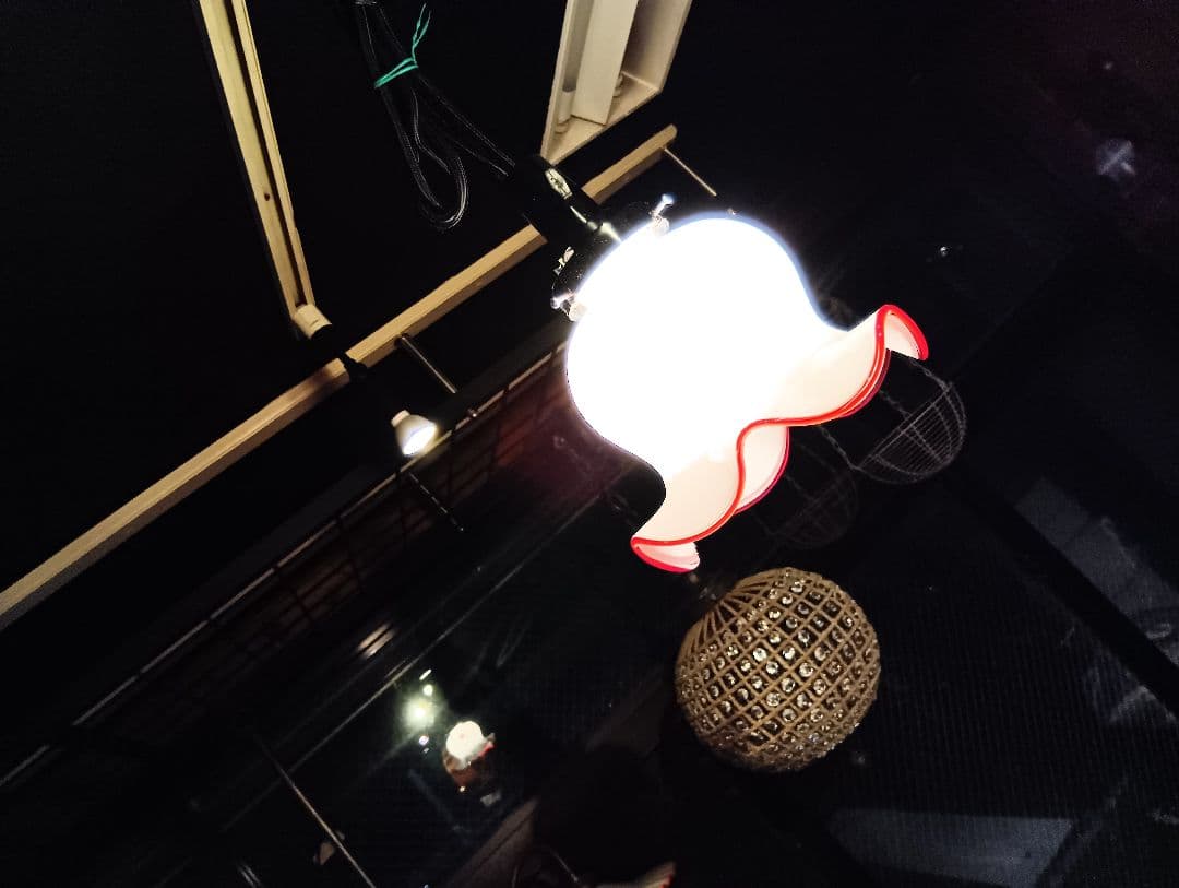 北一硝子　乳白色　赤　縁取り　フリル形　吊り下げ　ペンダント　ランプ