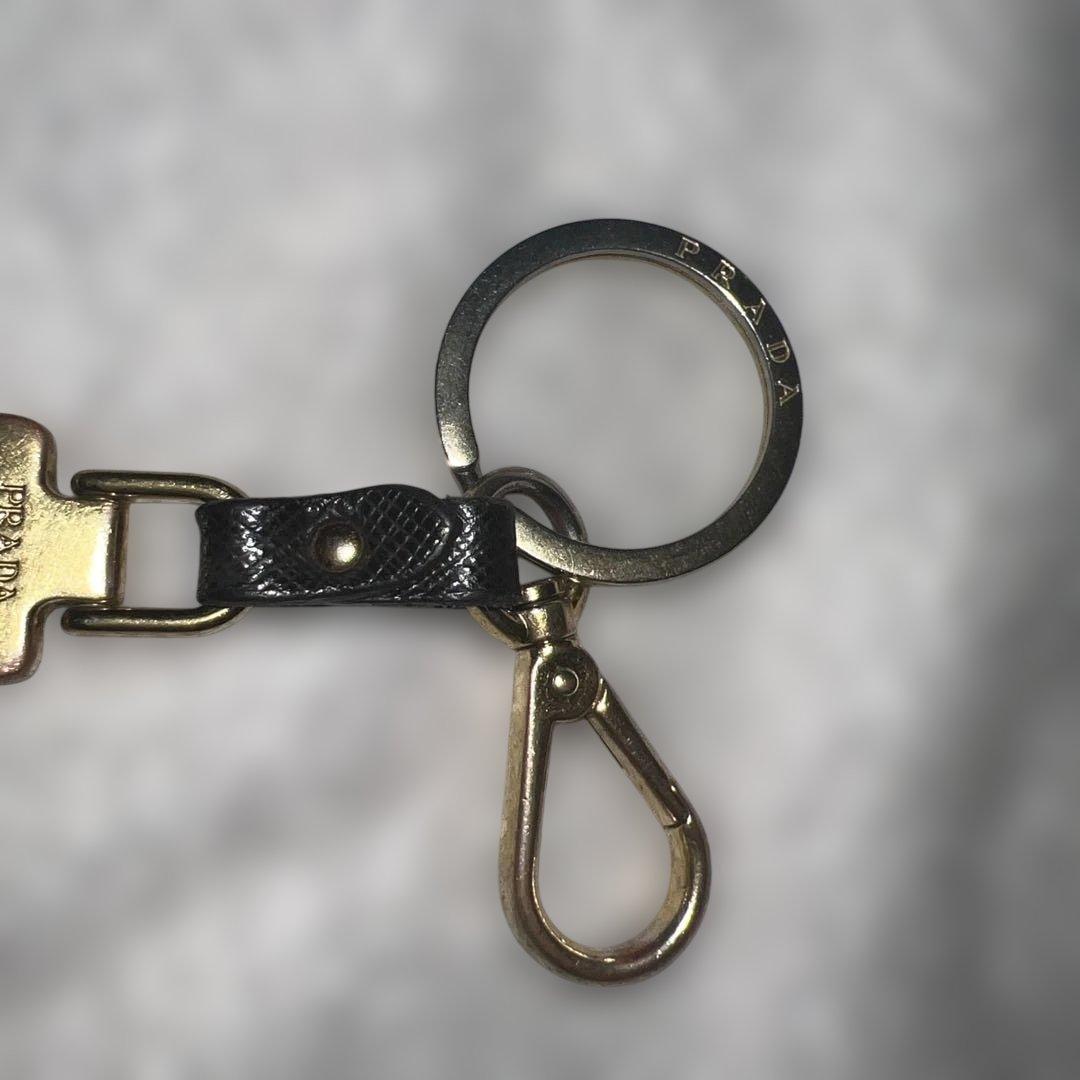 PRADA レザーキーリング　サフィアーノ