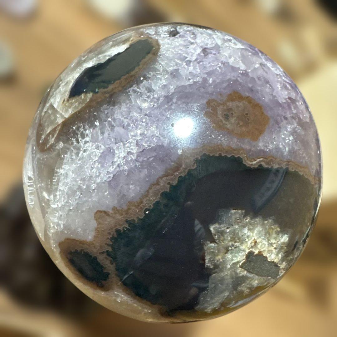 希少　極上品　カルサイト共生アメジストの笑い口　置物　丸玉　笑口　帝王紫