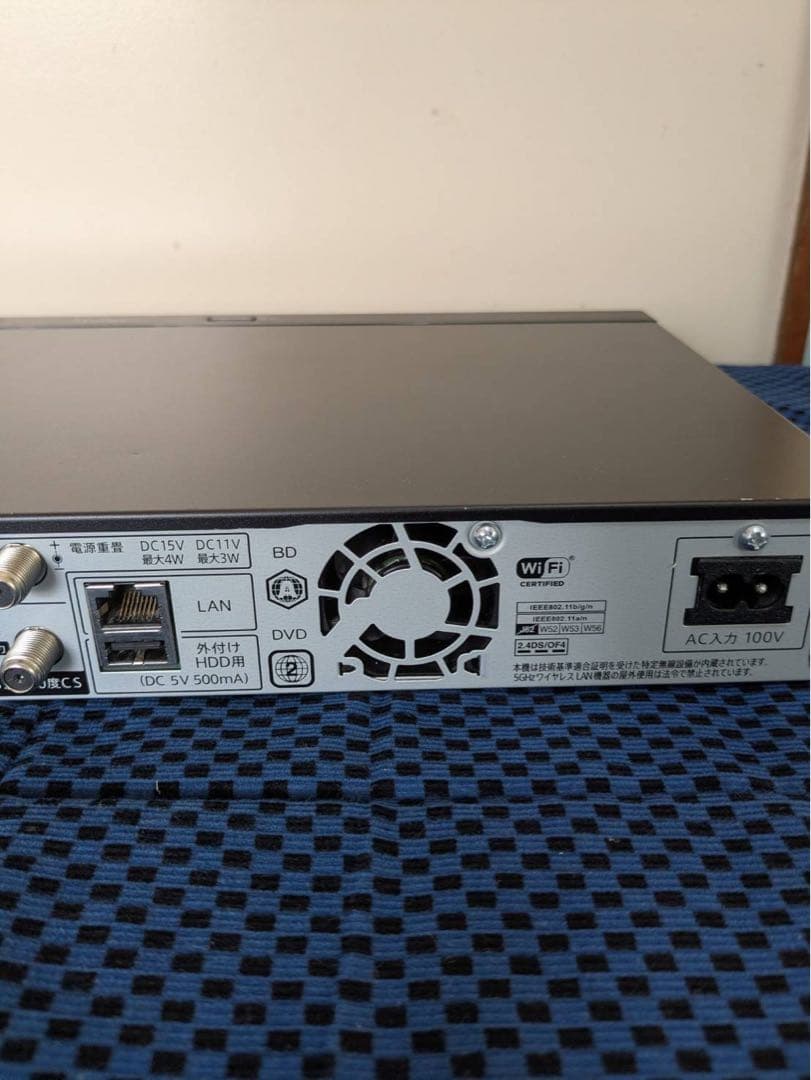 ブルーレイレコーダー 黒 リモコン付き