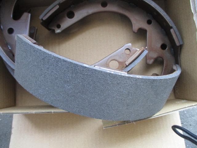 デボネア☆MITSUBISHI☆ブレーキシューMR981223