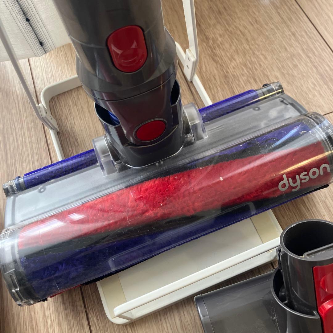 【値下げ！】ダイソン　V8fluffy dyson 台付き　掃除機