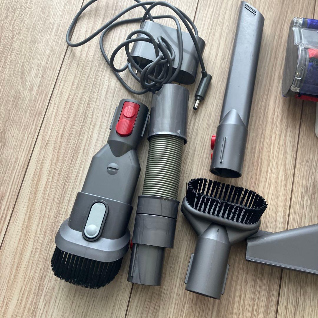 【値下げ！】ダイソン　V8fluffy dyson 台付き　掃除機