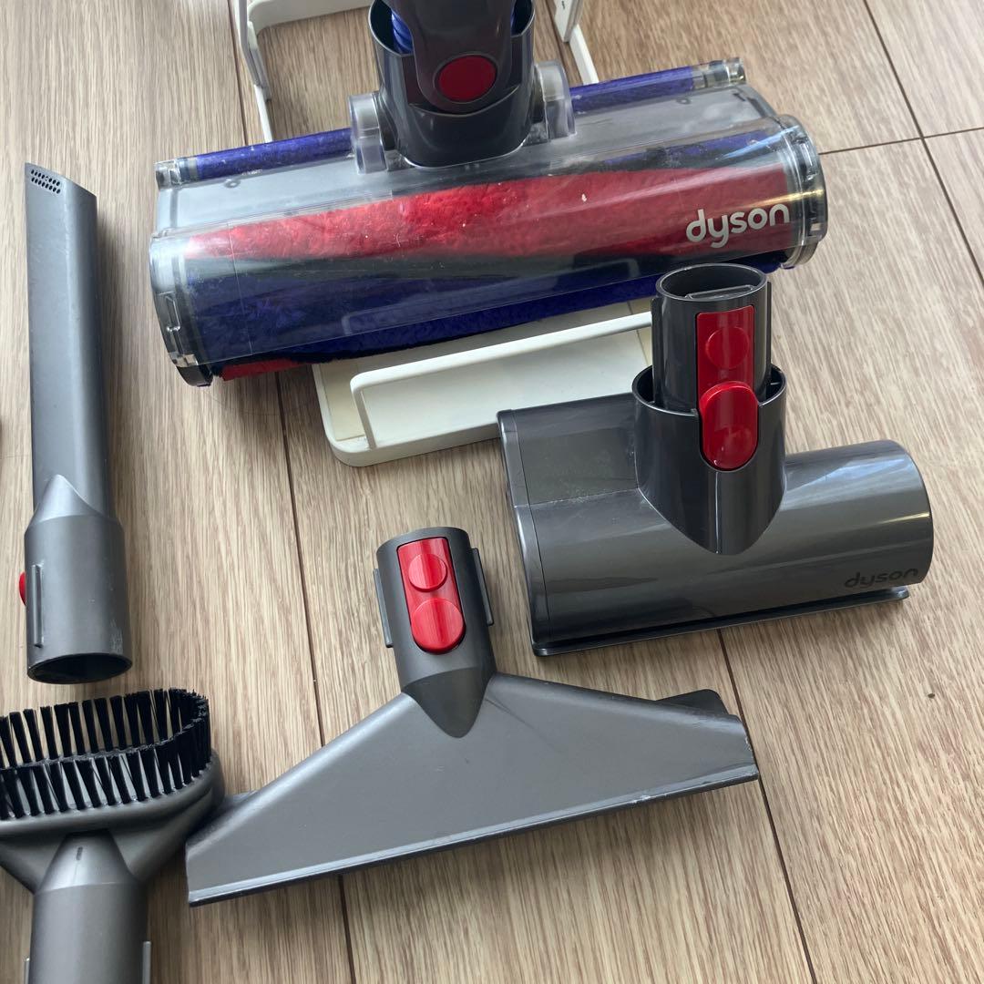 【値下げ！】ダイソン　V8fluffy dyson 台付き　掃除機