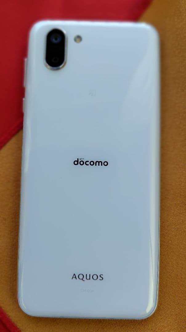 TVが視れるスマホ　ＡＯＵＯＳ　ＳＨ−０３Ｋ　Ａndroid