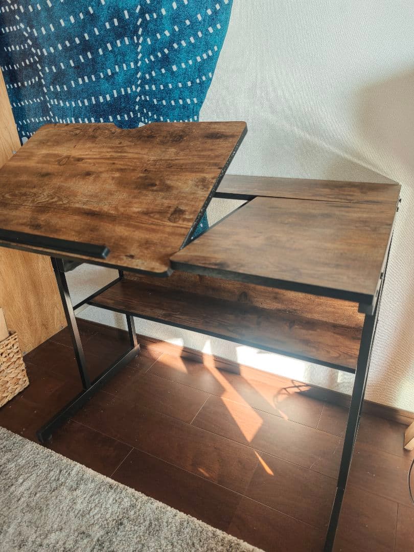 傾斜可能な木製パソコンデスク