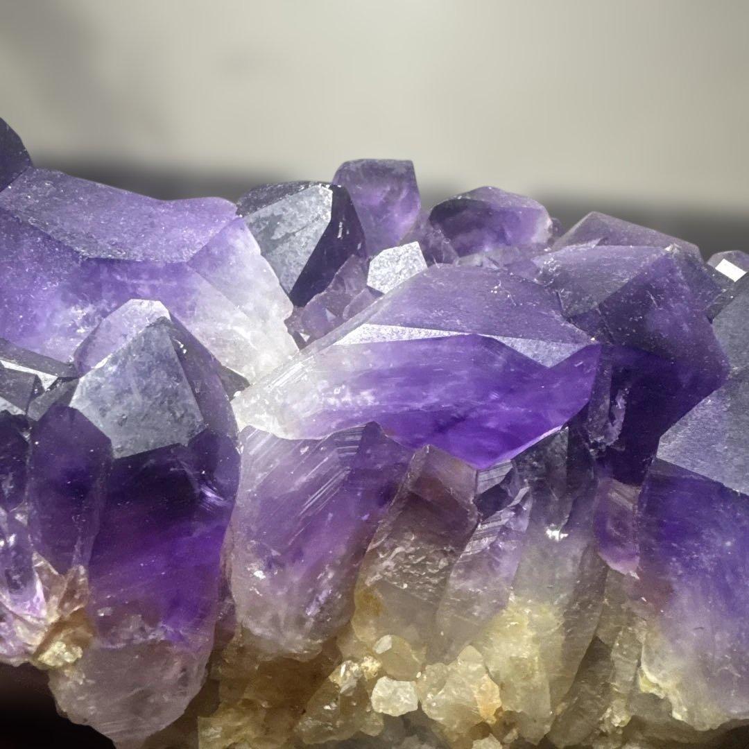 【高品質】コンゴ産 アメジストクラスター 2375g 台座付　おまけあり