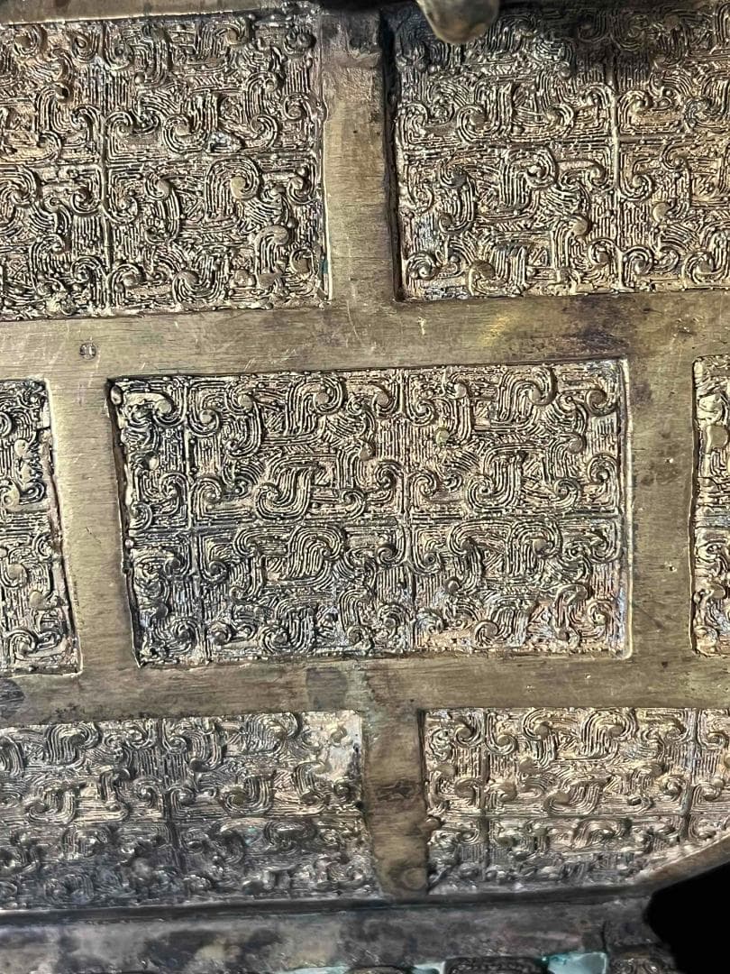 商周から戦国時代　金銅螭龍瑞獣羽文双糸壺　方盉　高台に銘文在銘(B-99)