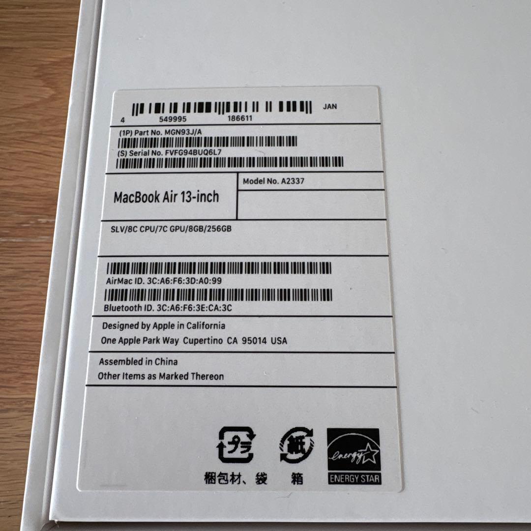 MacBook Air (M1, 2020) 13インチ　8GB/256GB