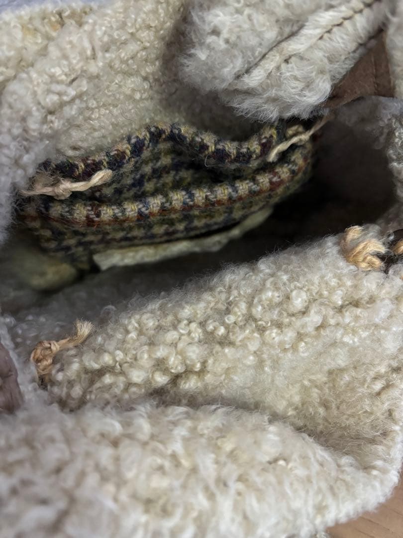 eb.a.gos ムートン×レザーミニバッグ