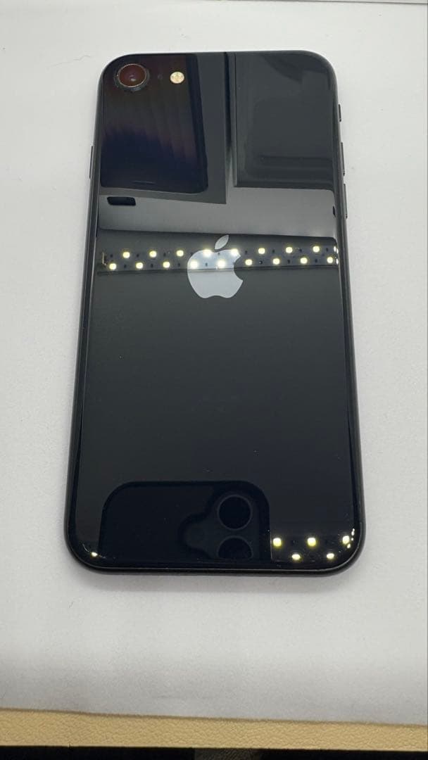 バッテリー97% Apple iPhone SE (第3世代) ブラック 本体