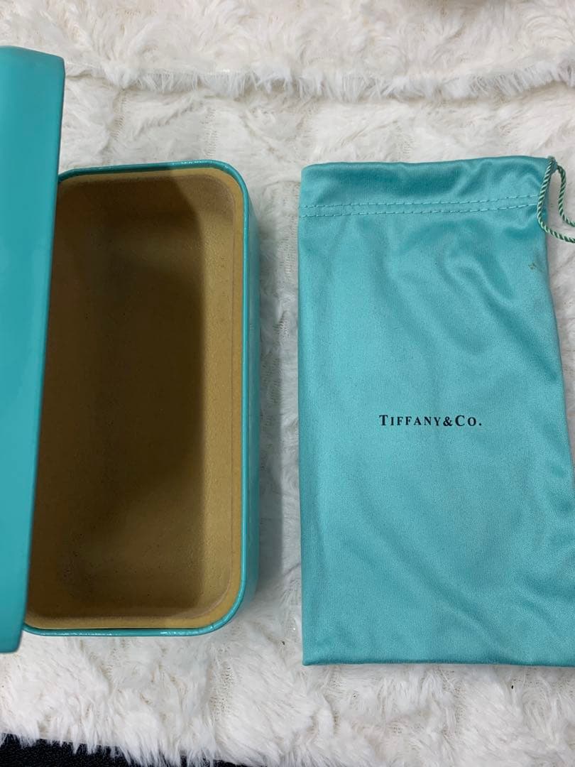 Tiffany & Co. キャットアイサングラス