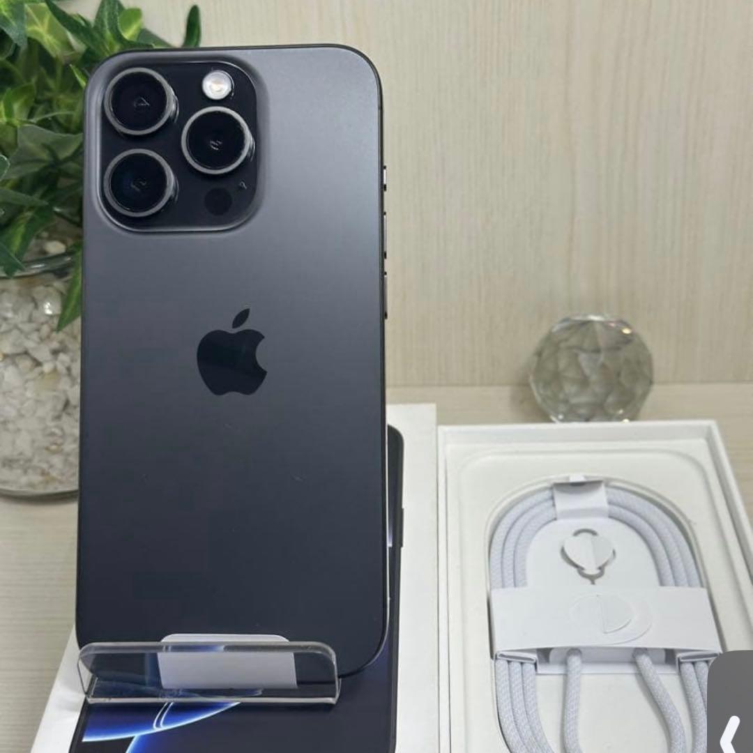 【美品】iPhone15Pro SIMフリー