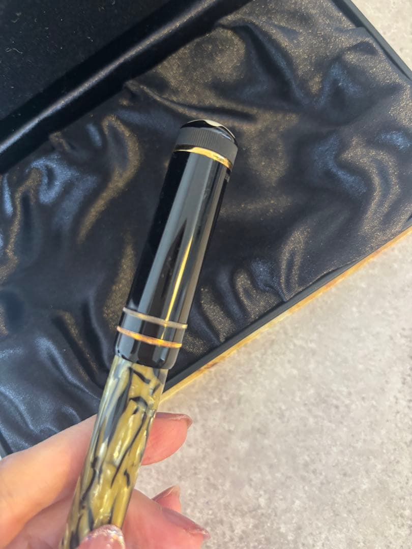 モンブラン　万年筆　オスカーワイルド　Mont Blanc 限定品　18K