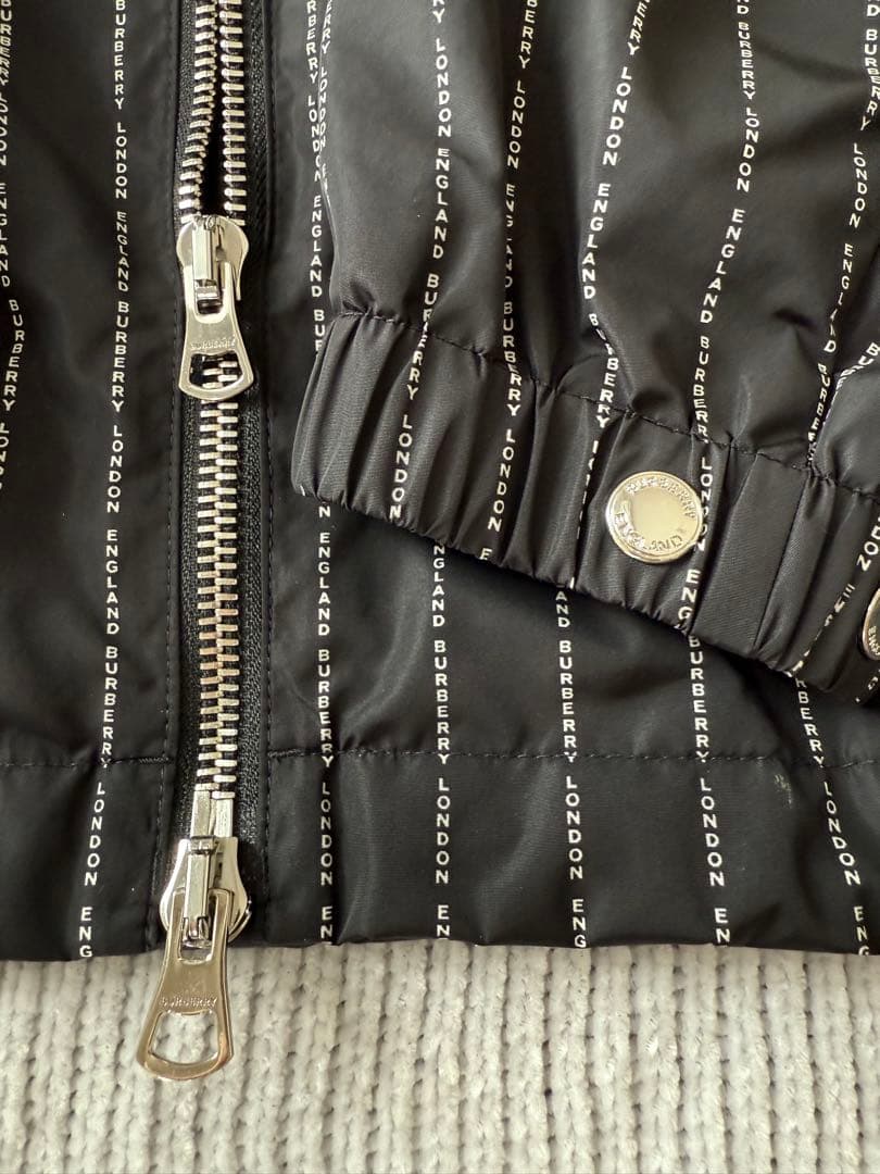 BURBERRY ストライプ柄 ブラック ナイロンジャケット M 美品