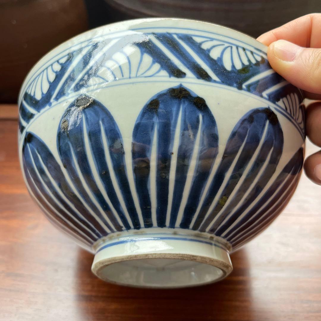 希少物　時代物　染付青白い伝統的な陶器の丼