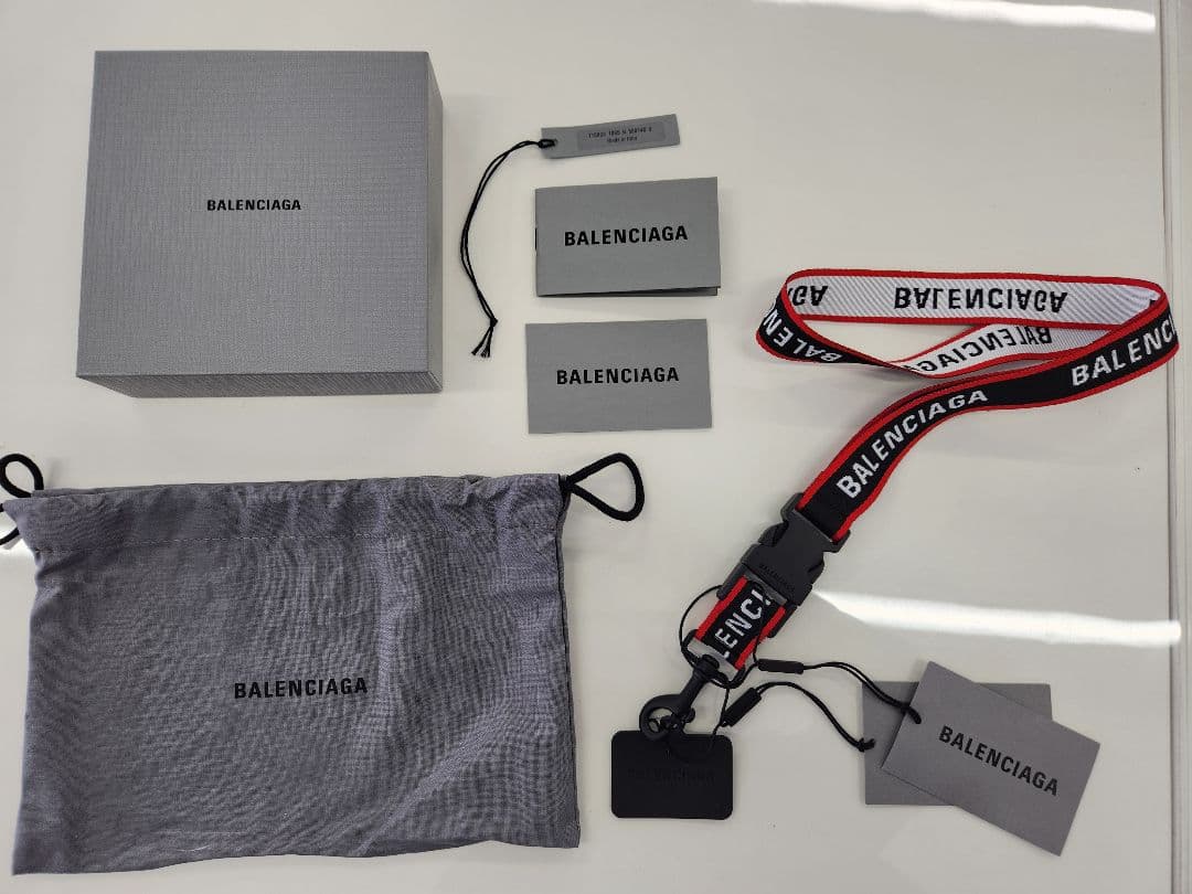 BALENCIAGA　スマホストラップ　ネックストラップ