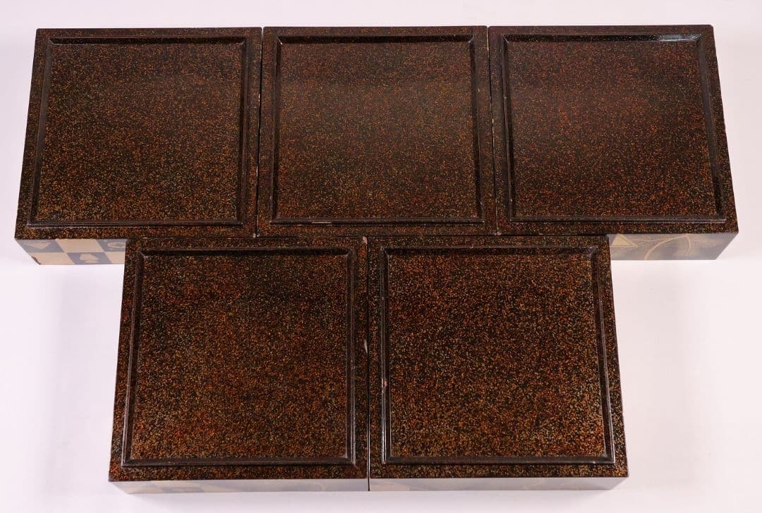 【MB209】時代物 市松に宝尽 松竹梅 金蒔絵 五段重箱 台付 天然木 漆塗