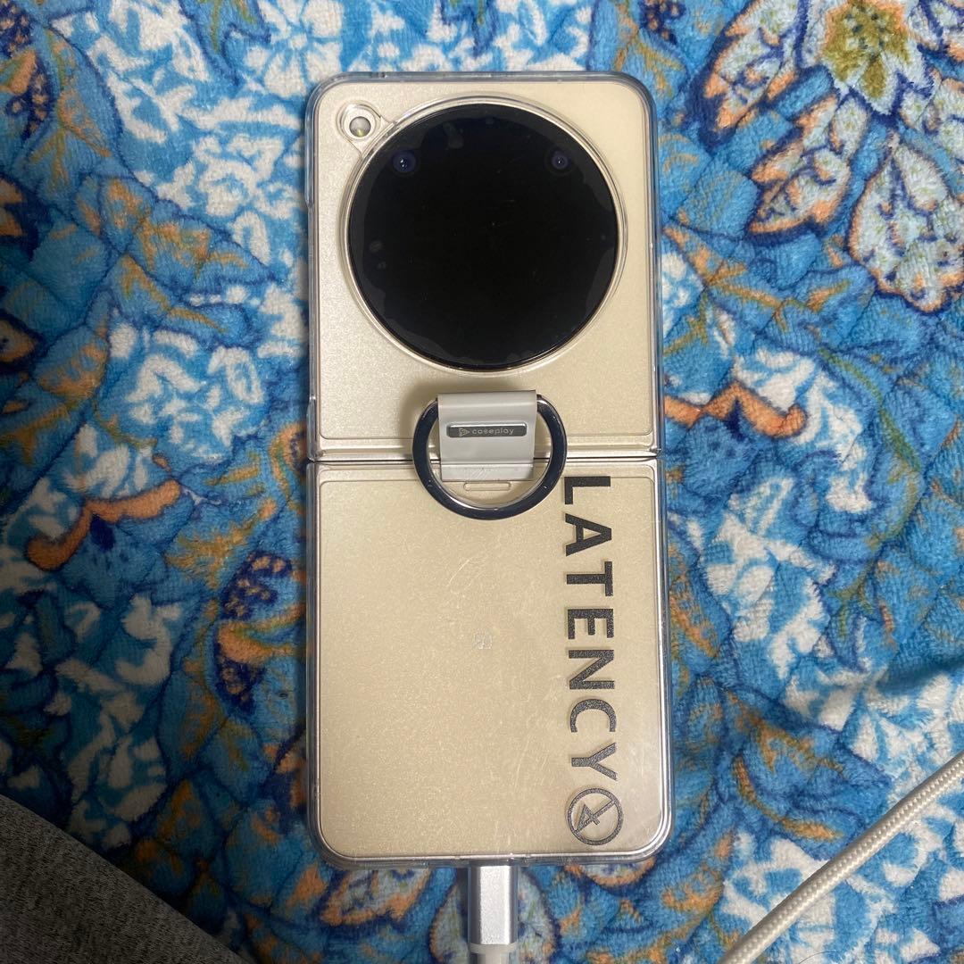 Libero Flip A304ZT ゴールド携帯は新品同様でほとんSIMフリー