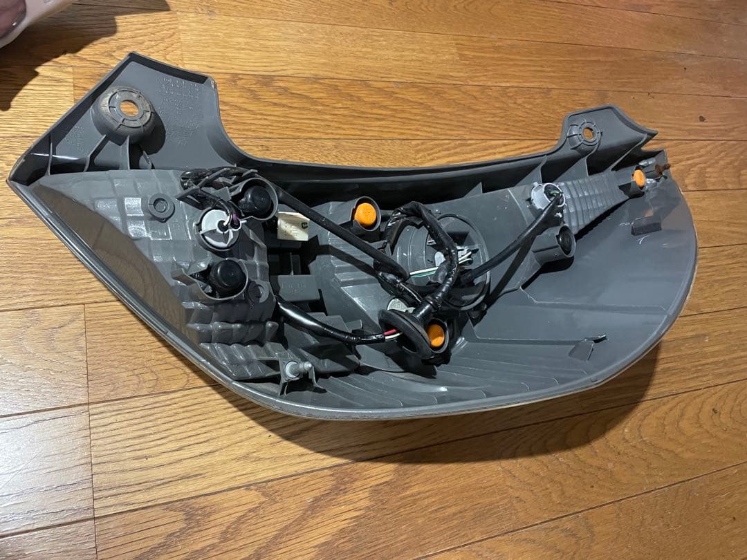 アクア　前期　テールランプ　NHP10 左のみ