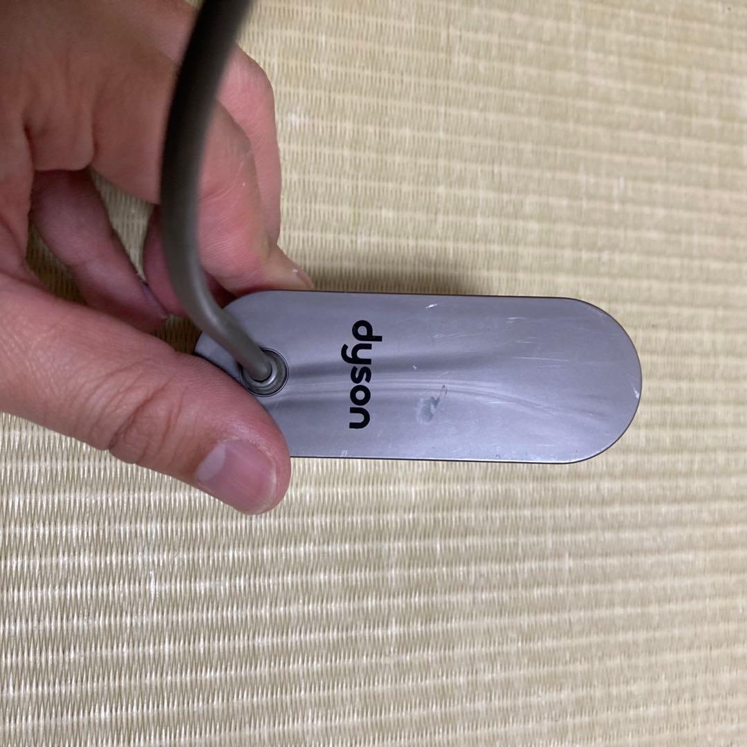 dyson V8 fluffy サイクロン式掃除機 本体と付属品 動作確認済