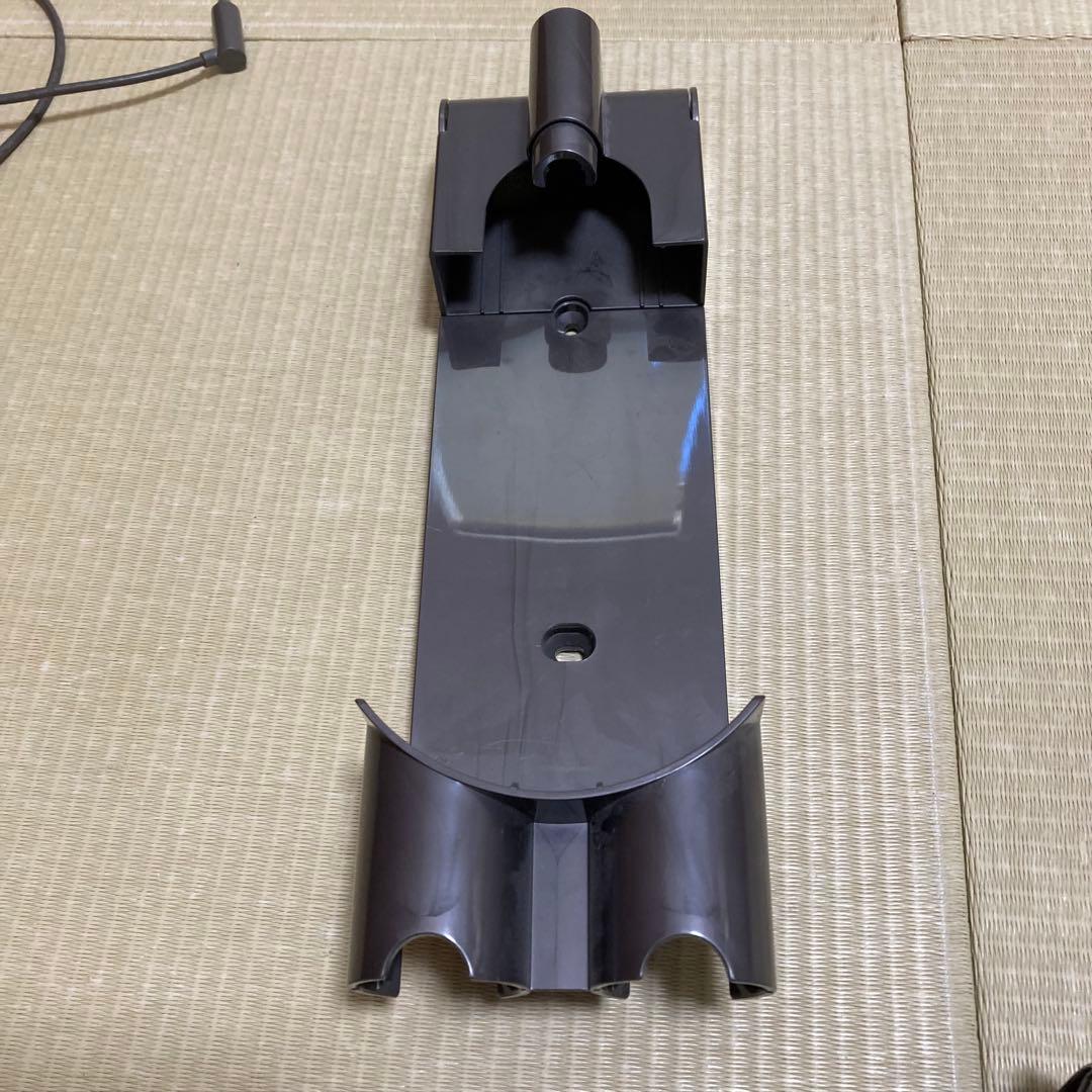 dyson V8 fluffy サイクロン式掃除機 本体と付属品 動作確認済