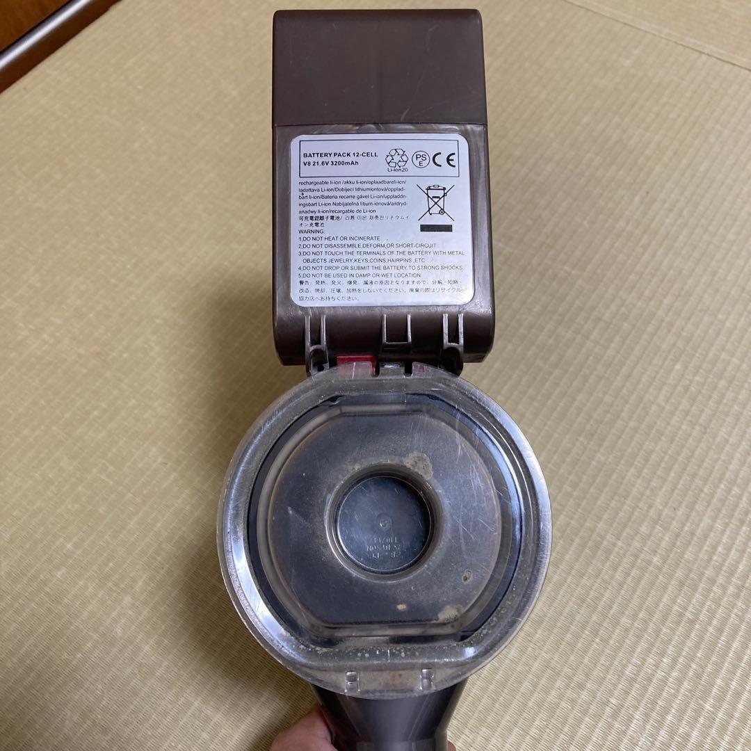 dyson V8 fluffy サイクロン式掃除機 本体と付属品 動作確認済