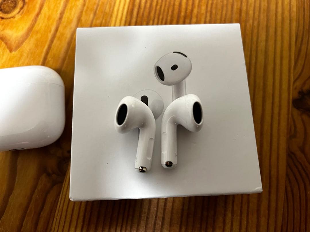 AirPods 4 本体 充電ケース箱付き ノイズキャンセリング搭載