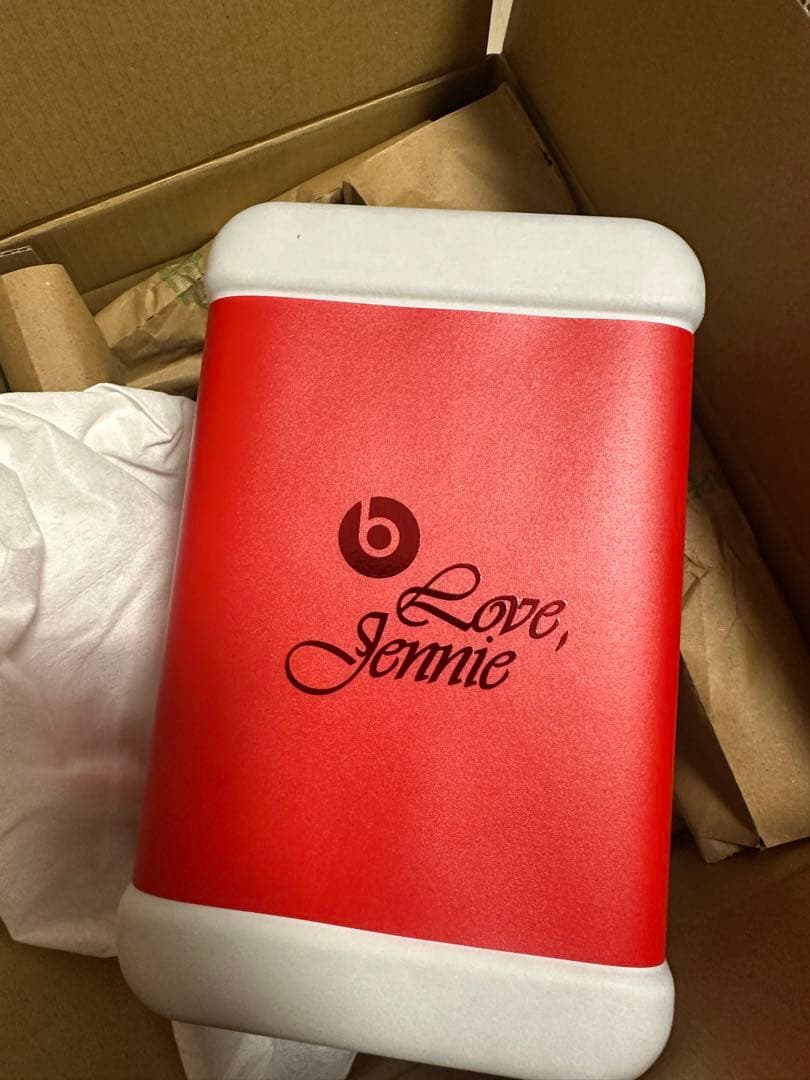 Beats ワイヤレスヘッドフォン Love, Jennie