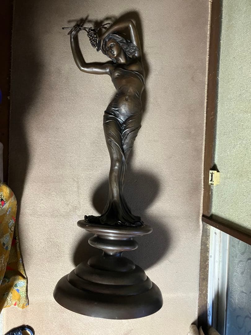 大型　銅像　女性　ブロンズ