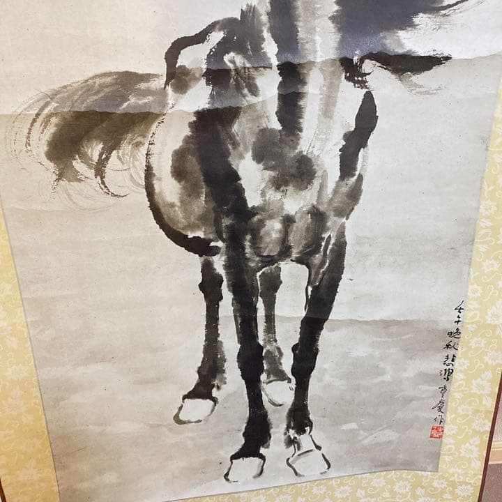 中国畫画　骨董 美術　掛け軸 中国掛け軸 中古品 古美術徐悲鴻の馬掛画