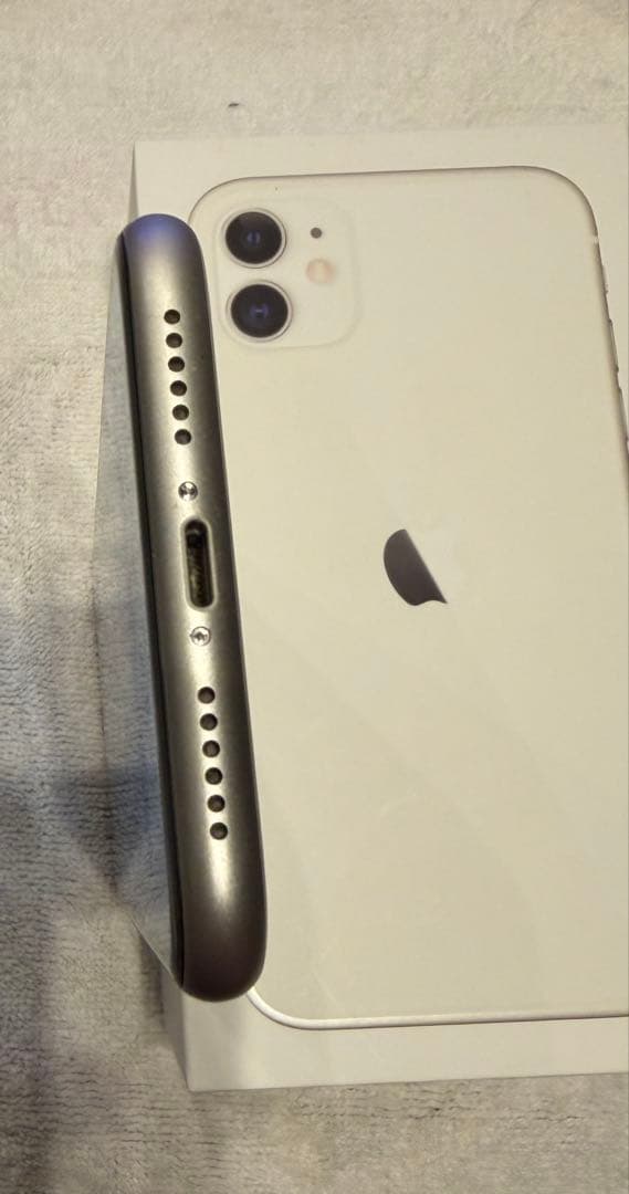 Apple iPhone 11 128GB SIMフリー　ホワイト